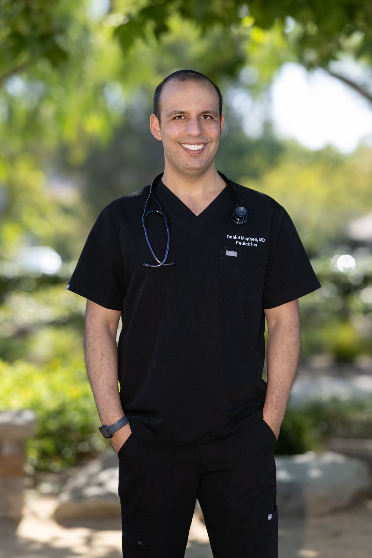 Portrait placeholder — replace with photo of Dr. Maghen